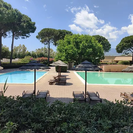 Maxine Mare Blu - Sleeps 4 - 3 Mins To