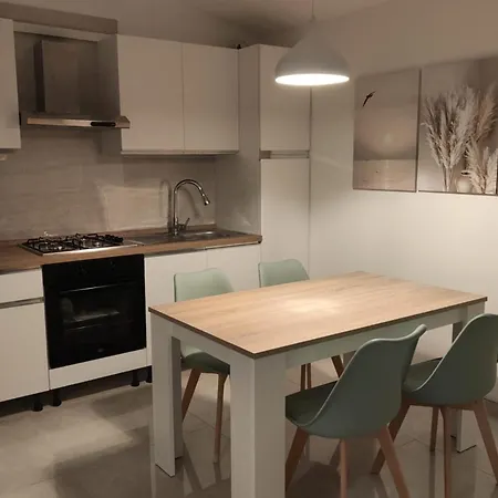 Maxine Mare Blu - Sleeps 4 - 3 Mins To