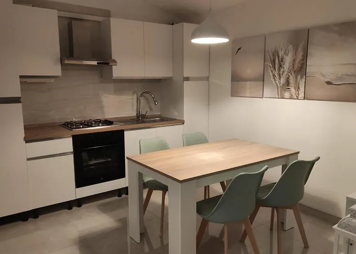 Maxine Mare Blu - Sleeps 4 - 3 Mins To